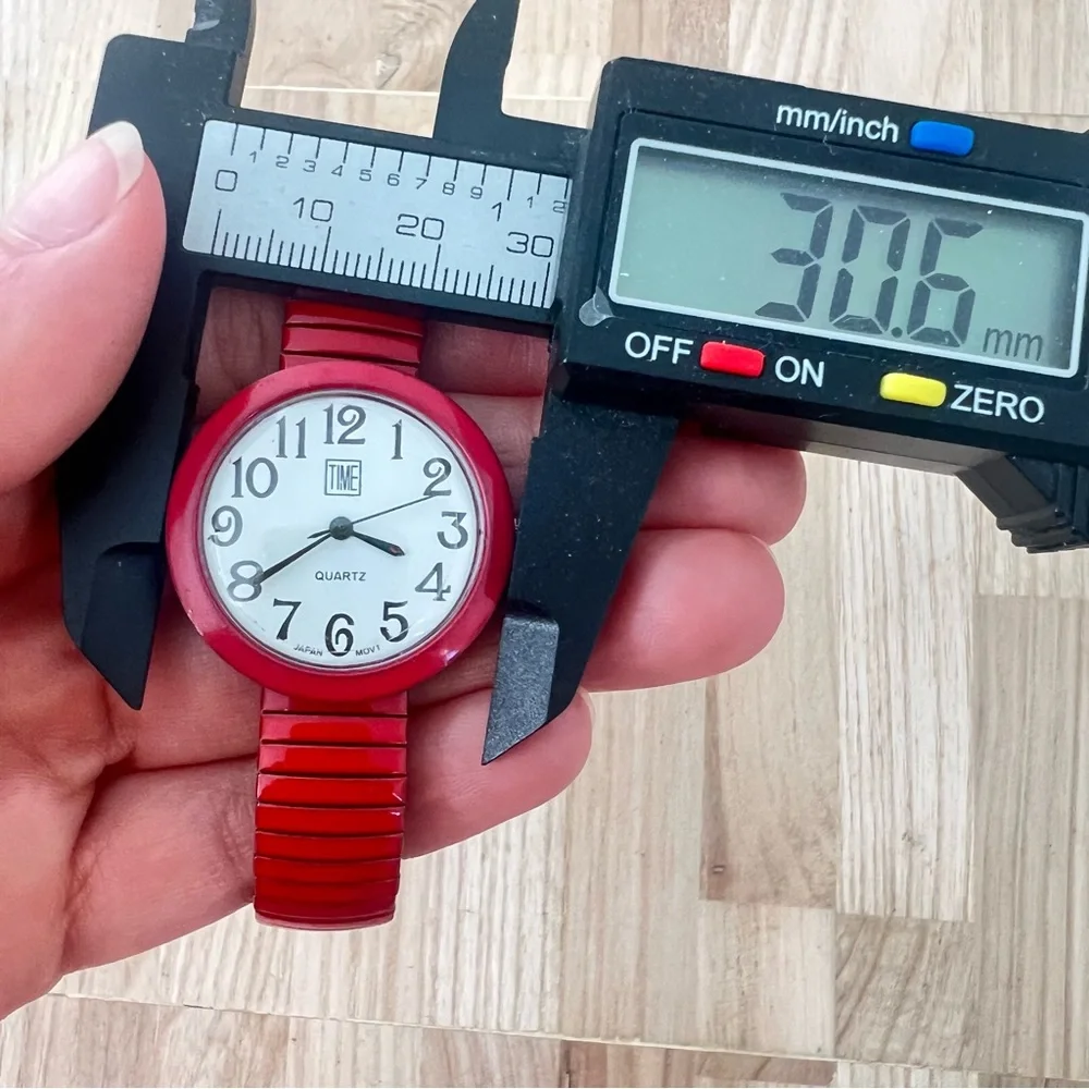 Time ladies red and white bracelet watch NEW BATTERY